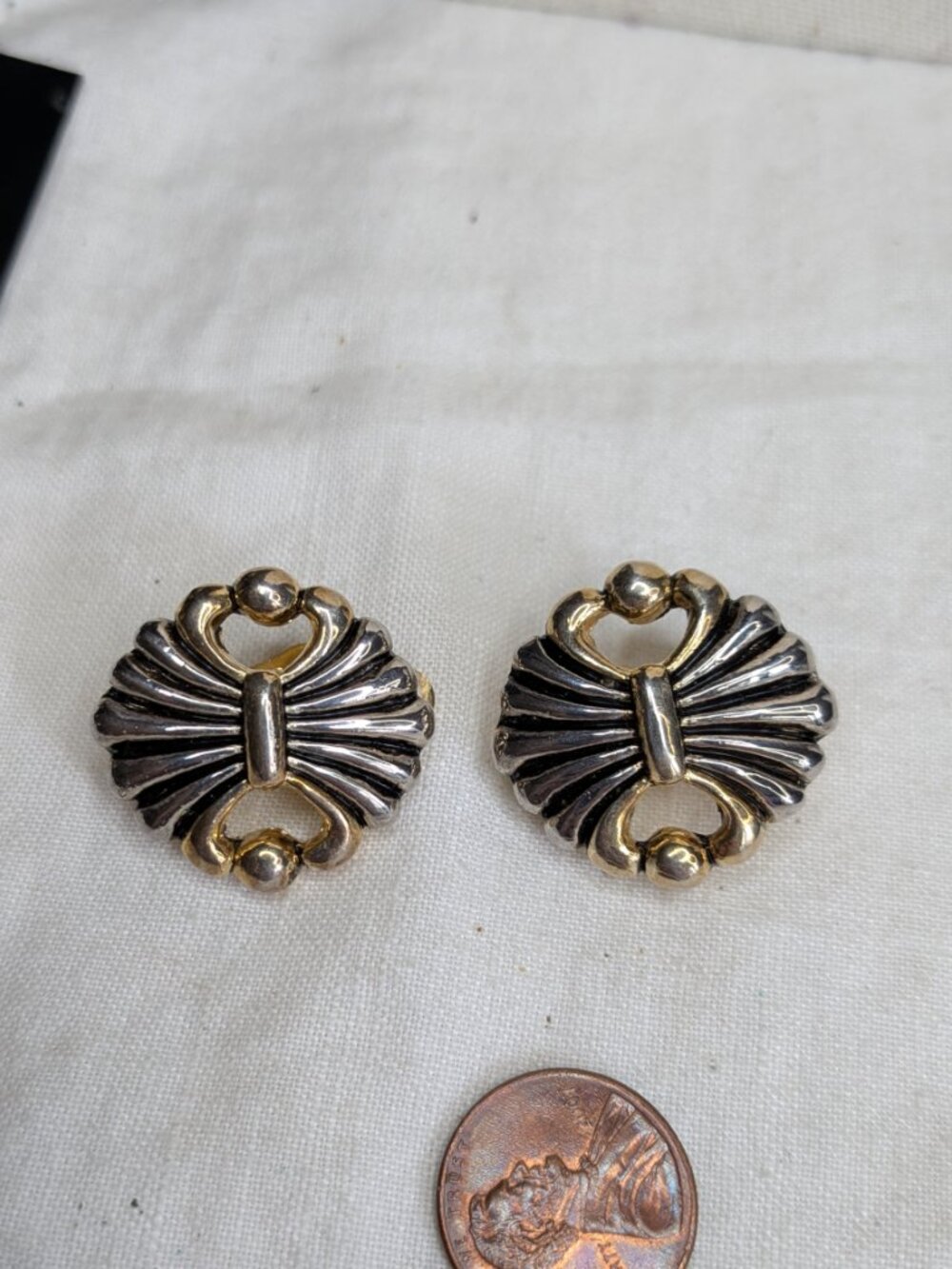 Vintage Two‑Tone Fluted Clip‑On Earrings – Gold & Silver Tone, 1", 1980s Style